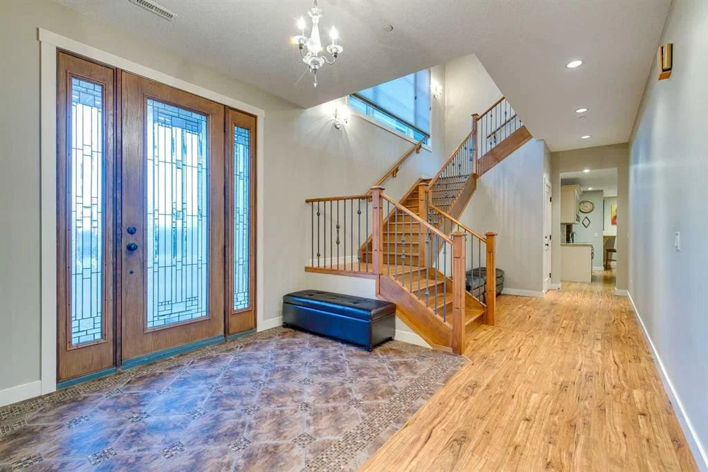 215 Patton Court SW, Calgary — photo 5 of 45