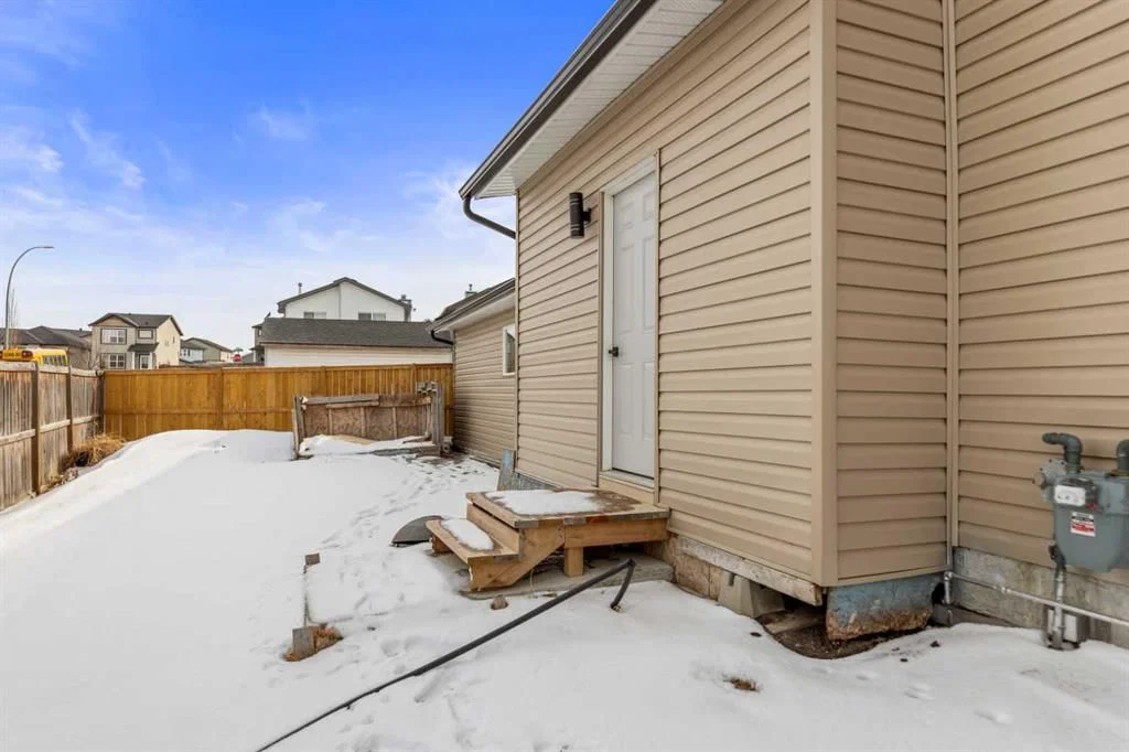 102 Martin Crossing Grove NE, Calgary — photo 3 of 35