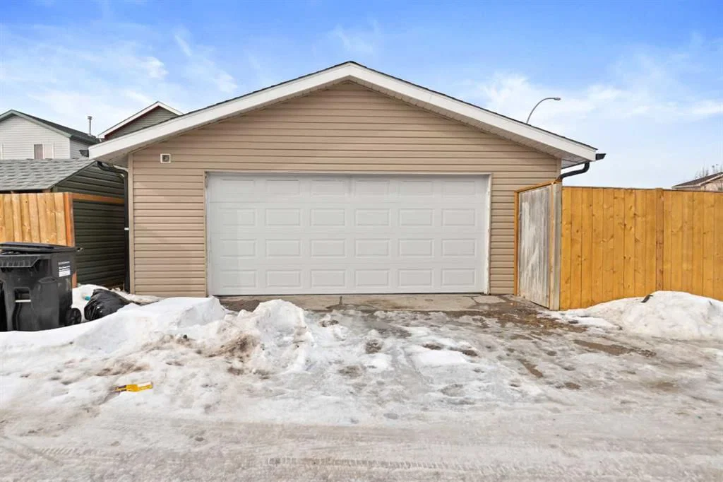 102 Martin Crossing Grove NE, Calgary — photo 4 of 35