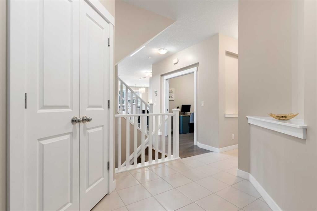161 Cougar Ridge Close SW, Calgary — photo 5 of 49