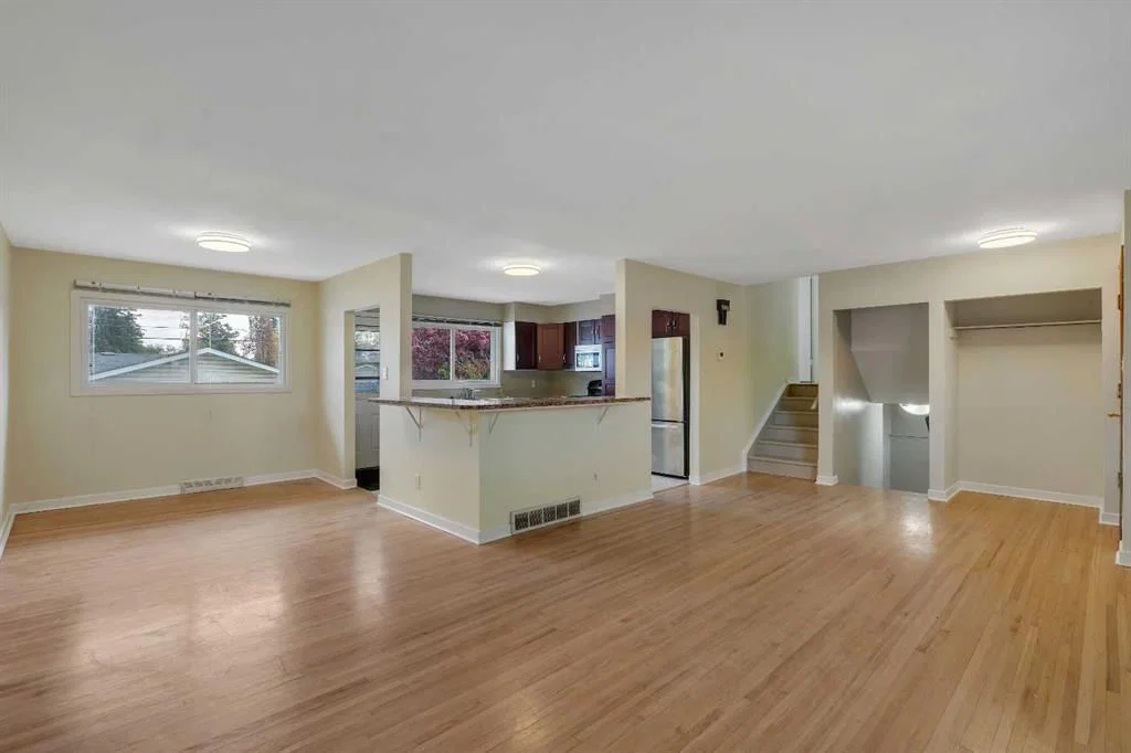 8432 Elbow Drive SW, Calgary — photo 4 of 35