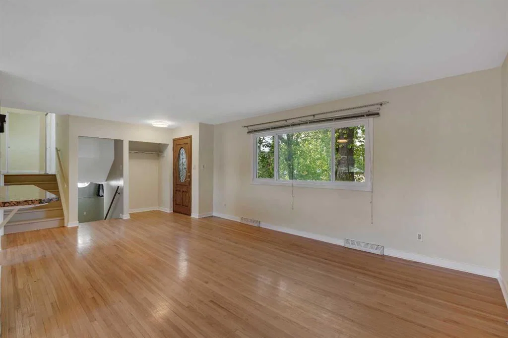 8432 Elbow Drive SW, Calgary — photo 5 of 35