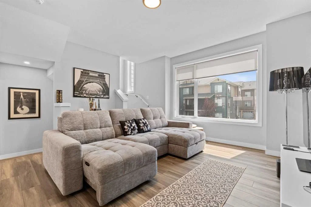 32 Evanscrest Court NW, Calgary — photo 5 of 41