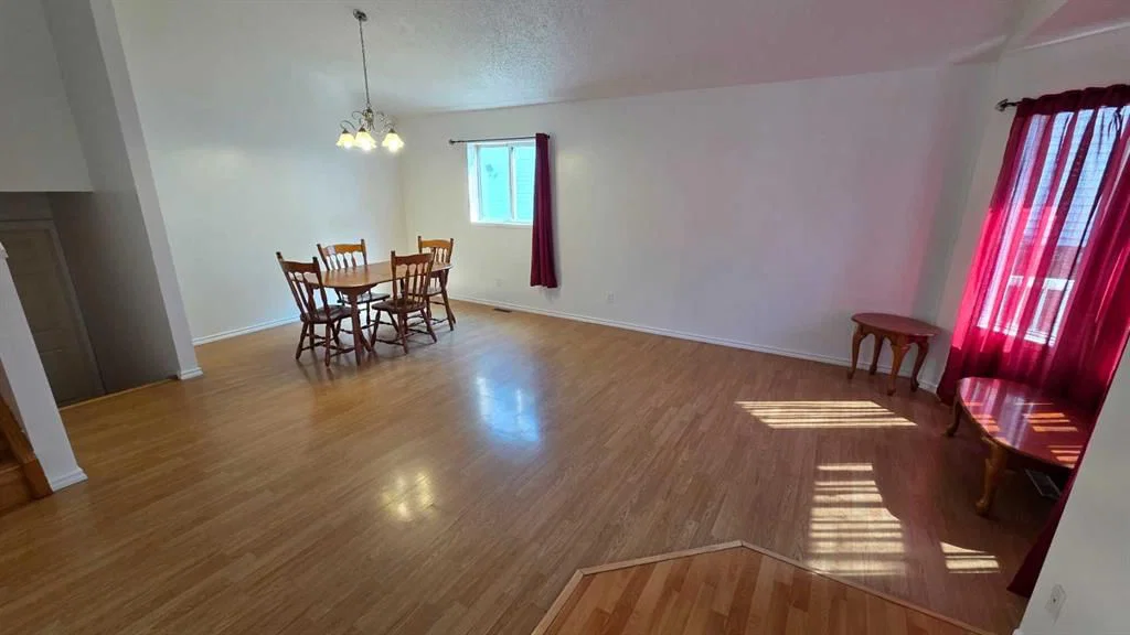 155 Applefield Close SE, Calgary — photo 3 of 33