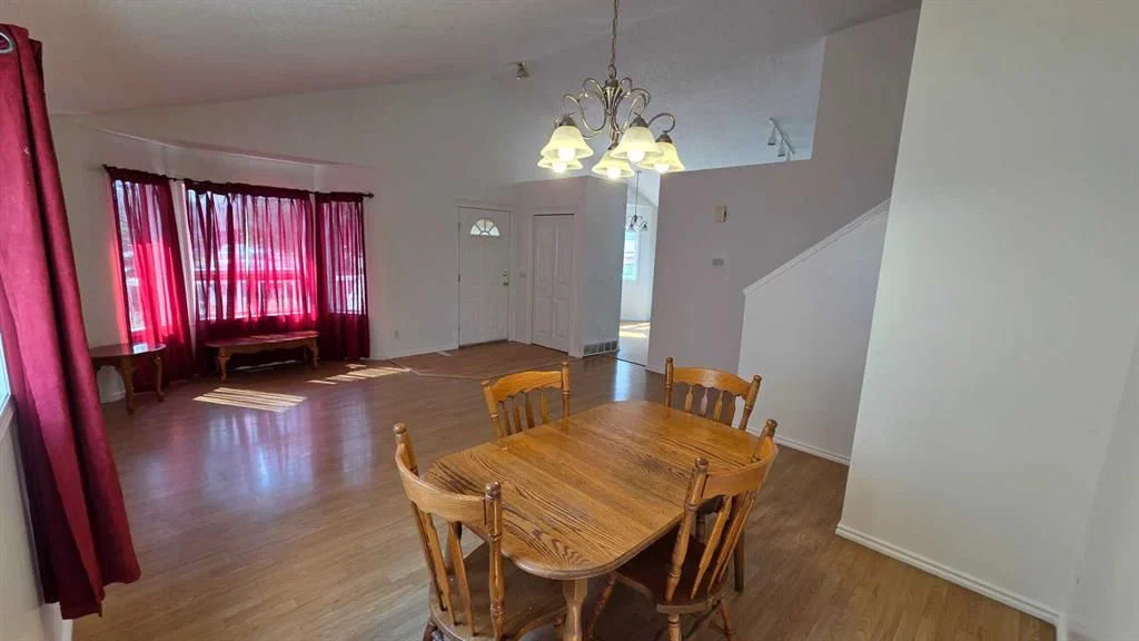 155 Applefield Close SE, Calgary — photo 4 of 33