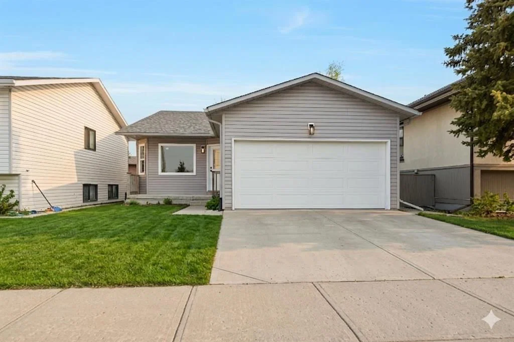 2031 24 Avenue NE, Calgary — photo 2 of 27