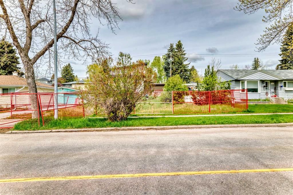 521 Northmount Drive NW, Calgary — main listing photo