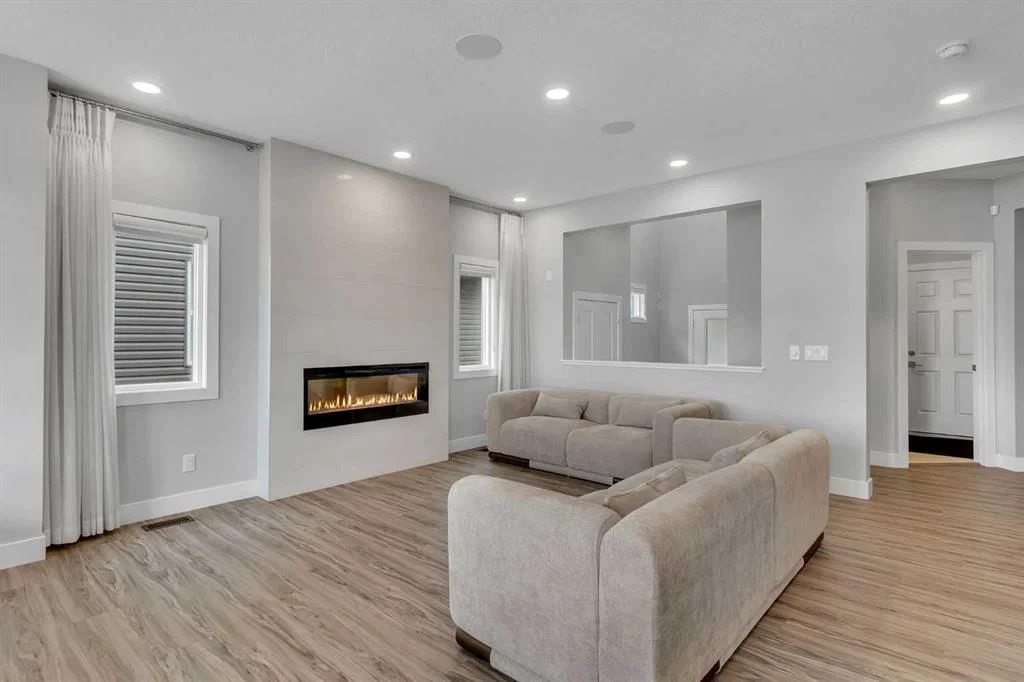 81 Carringvue Manor NW, Calgary — photo 5 of 38