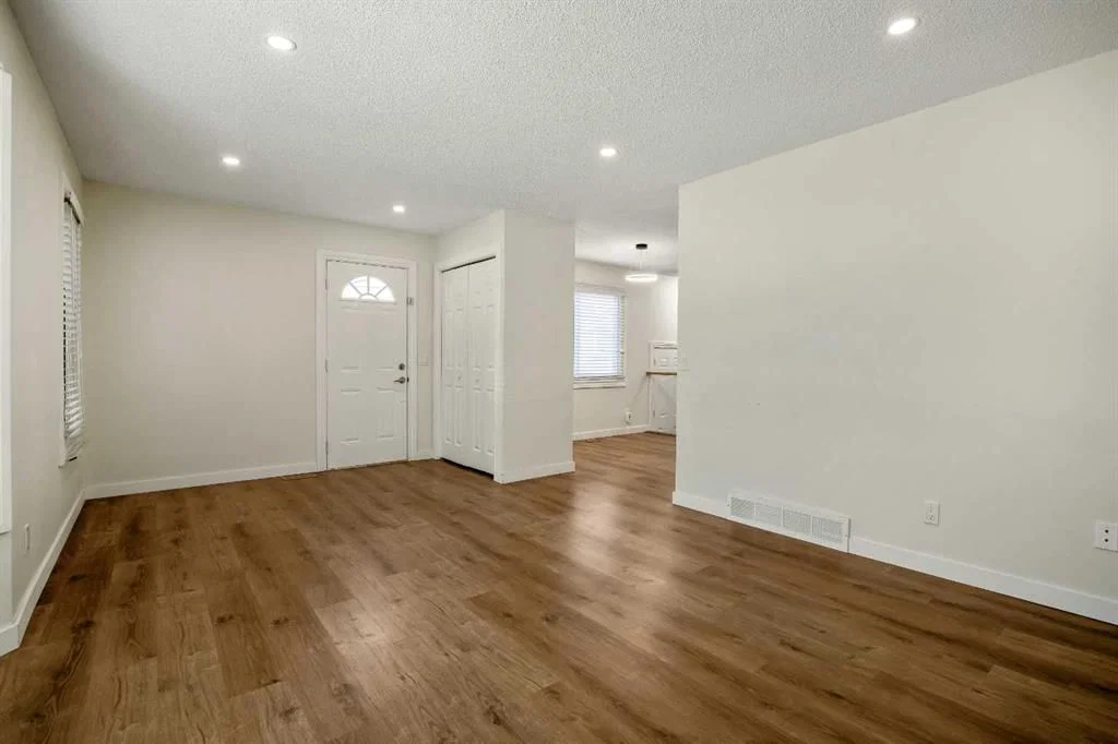 610 Strathcona Drive SW, Calgary — photo 4 of 24