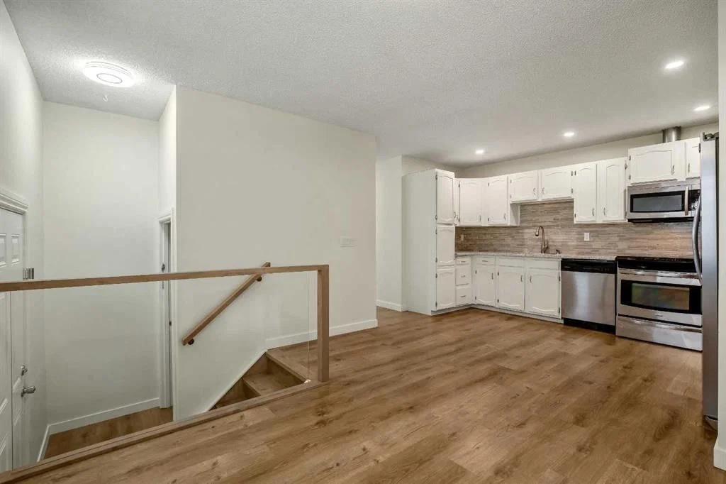 610 Strathcona Drive SW, Calgary — photo 5 of 24