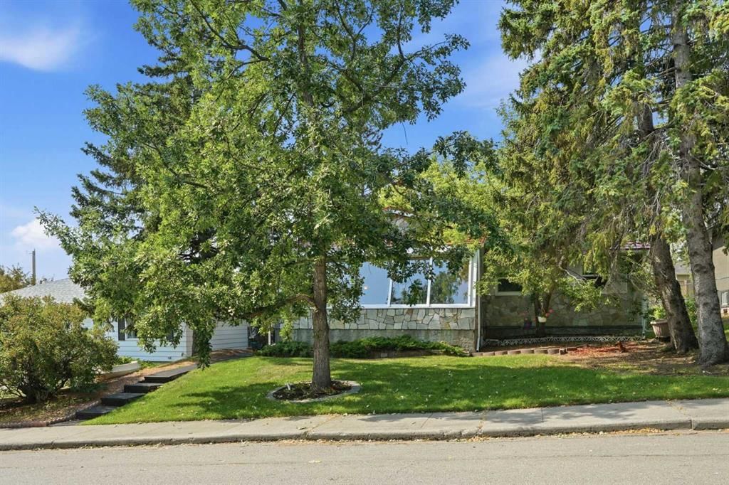 13 Tipton Place NW, Calgary — main listing photo