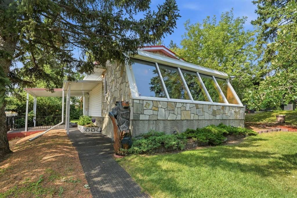 13 Tipton Place NW, Calgary — photo 2 of 42