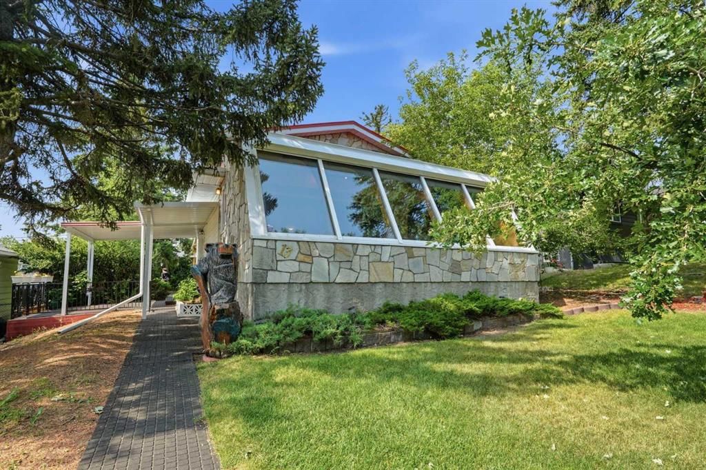 13 Tipton Place NW, Calgary — photo 3 of 42