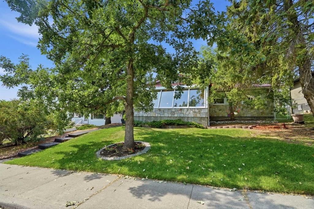 13 Tipton Place NW, Calgary — photo 4 of 42