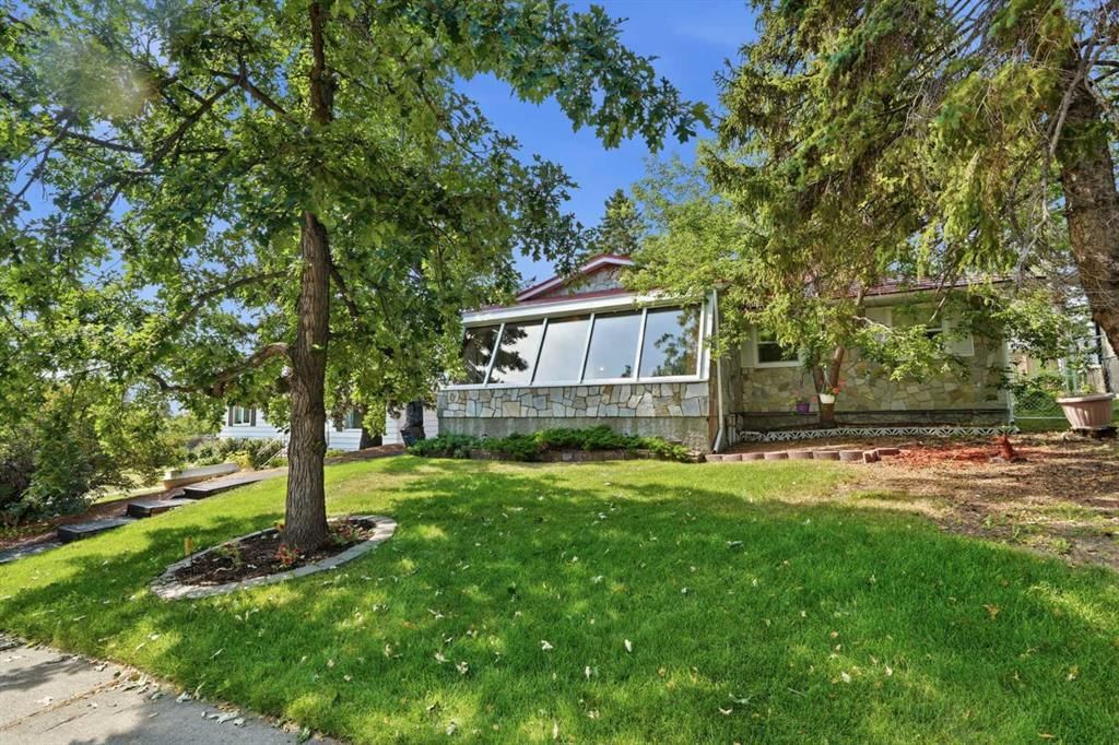 13 Tipton Place NW, Calgary — photo 5 of 42