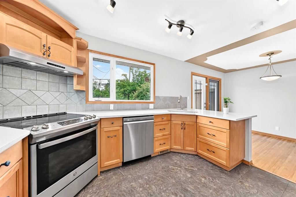 2808 Brecken Road NW, Calgary — photo 4 of 45