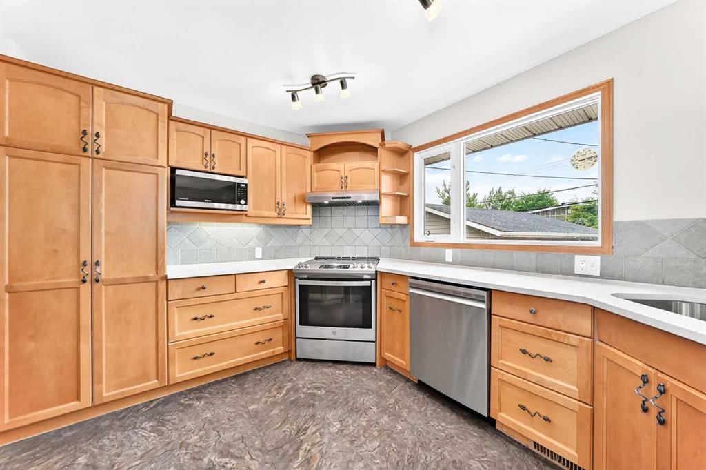 2808 Brecken Road NW, Calgary — photo 5 of 45