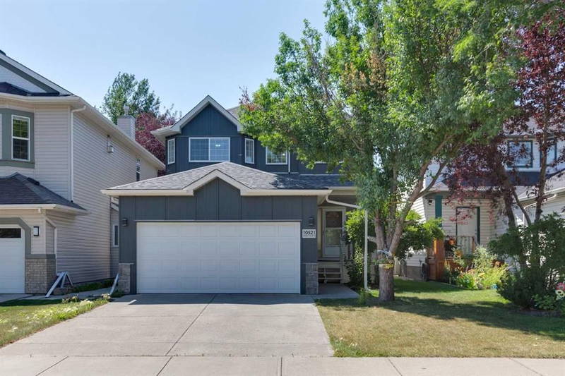 10521 Hidden Valley Drive NW, Calgary — main listing photo