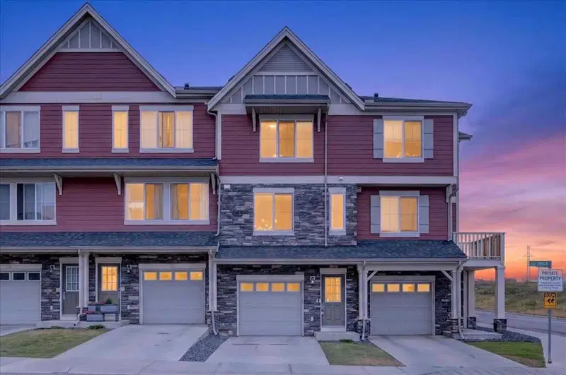 77 Kinlea Way NW, Calgary — main listing photo