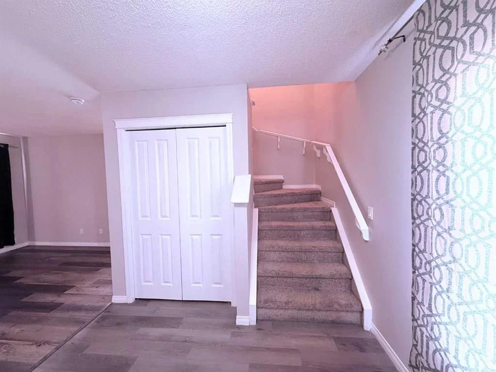 952 Taradale Drive NE, Calgary — photo 3 of 35