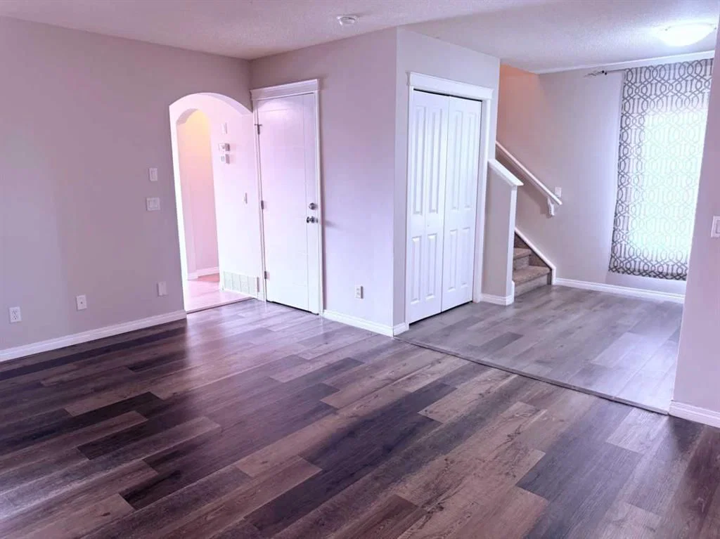 952 Taradale Drive NE, Calgary — photo 4 of 35
