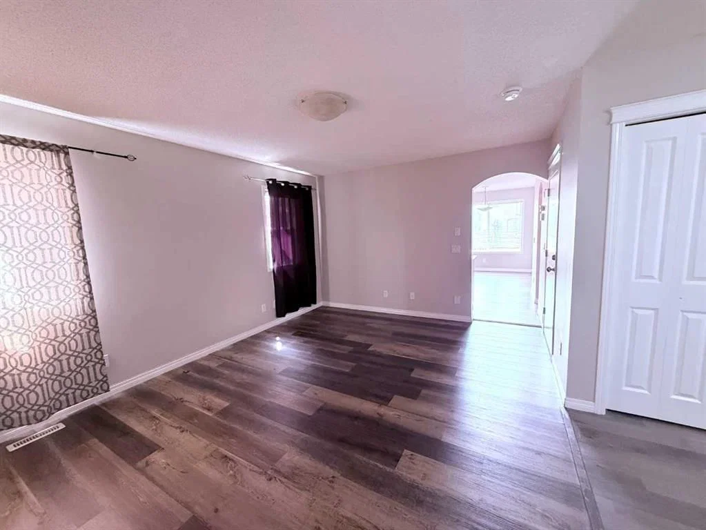 952 Taradale Drive NE, Calgary — photo 5 of 35