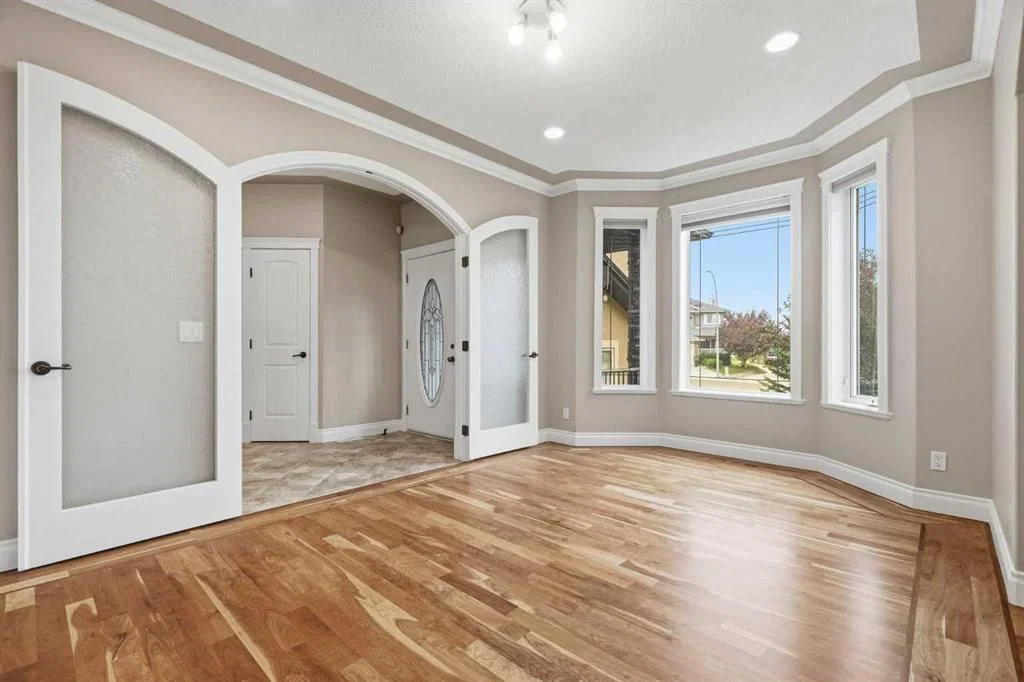 75 Royal Abbey Rise NW, Calgary — photo 5 of 49