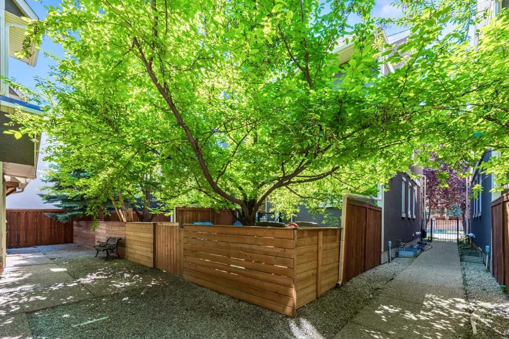 1918 36 Street SW, Calgary — photo 4 of 48