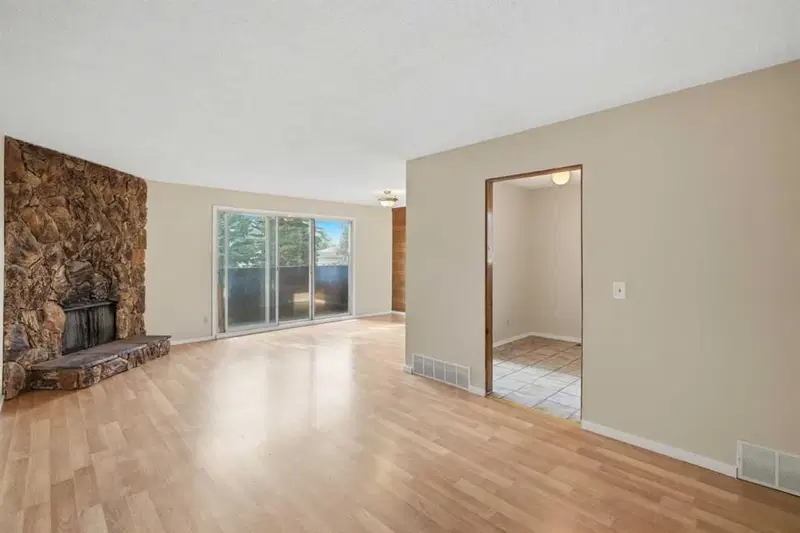 2706 46 Street SE, Calgary — photo 2 of 23