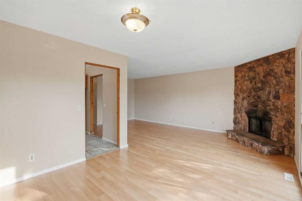 2706 46 Street SE, Calgary — photo 3 of 23