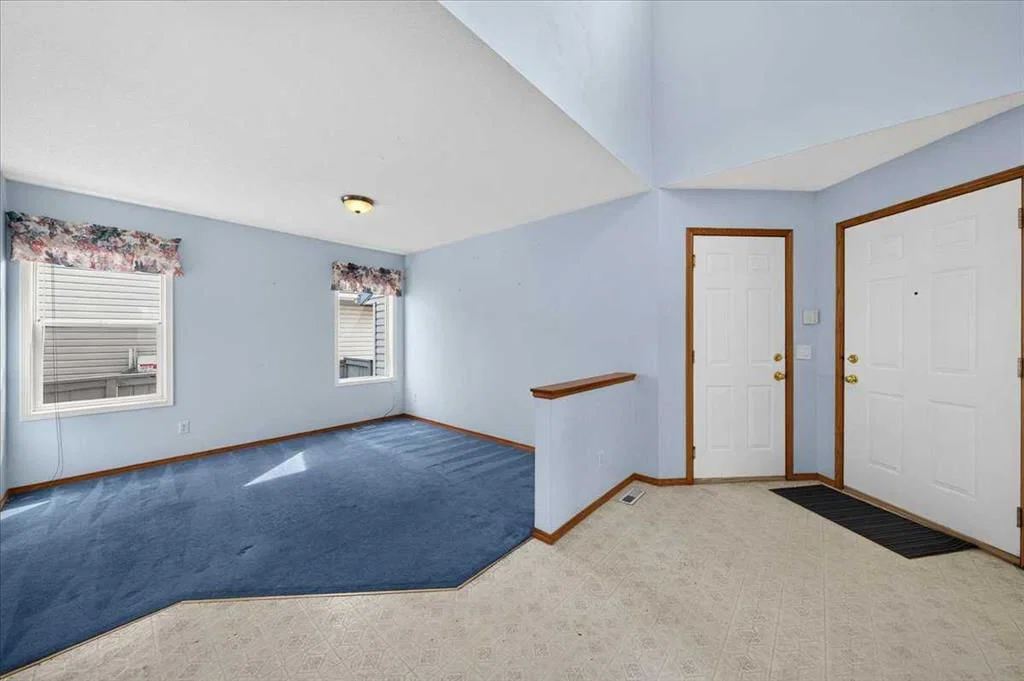 74 Anaheim Gardens NE, Calgary — photo 5 of 50