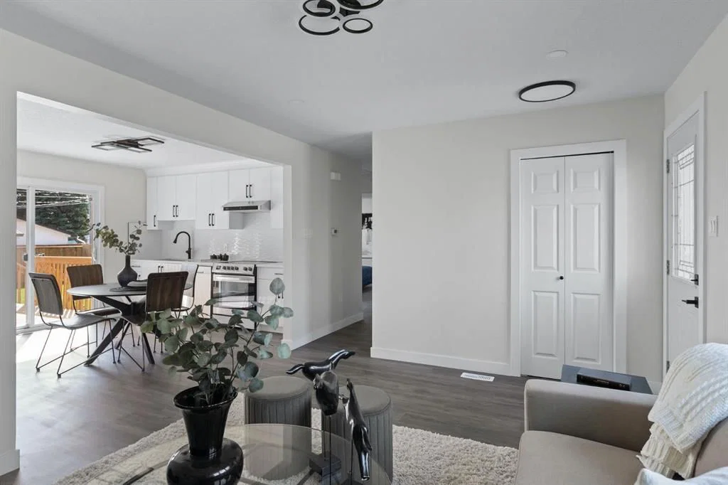 9608 5 Street SE, Calgary — photo 4 of 39