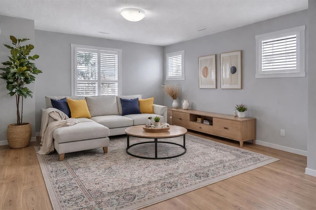 406 Mckenzie Towne Close SE, Calgary — photo 3 of 25