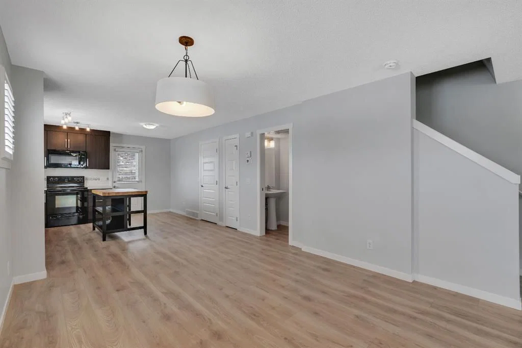 406 Mckenzie Towne Close SE, Calgary — photo 4 of 25