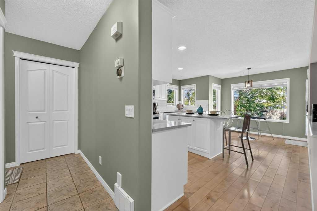 141 Douglas Glen Manor SE, Calgary — photo 3 of 50