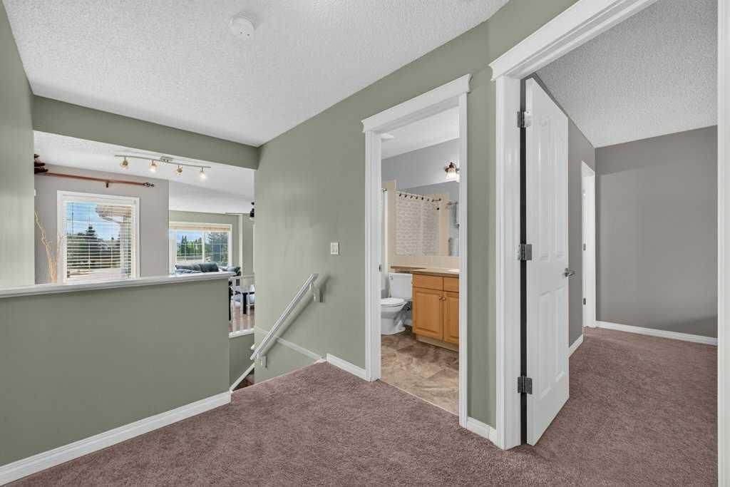 141 Douglas Glen Manor SE, Calgary — photo 4 of 50