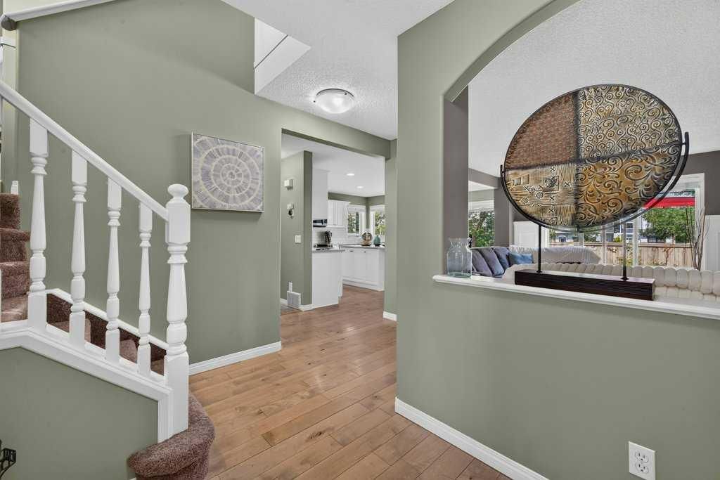 141 Douglas Glen Manor SE, Calgary — photo 5 of 50