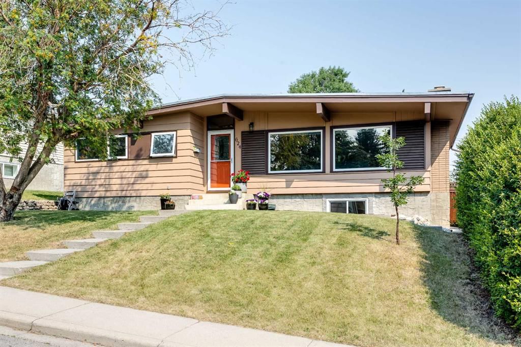 624 Sherman Avenue SW, Calgary — photo 2 of 41