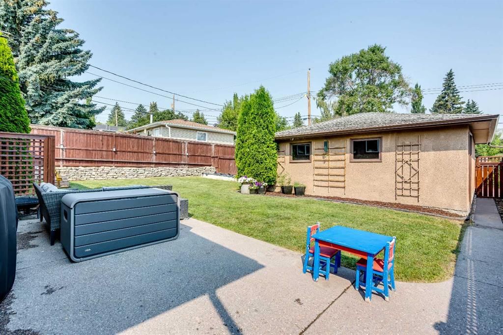 624 Sherman Avenue SW, Calgary — photo 3 of 41