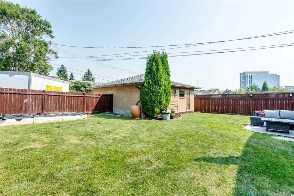 624 Sherman Avenue SW, Calgary — photo 5 of 41