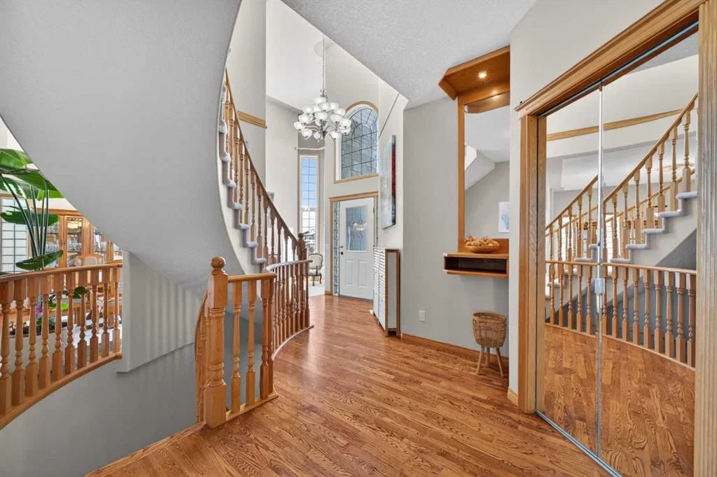 359 Rocky Ridge Drive NW, Calgary — photo 4 of 50