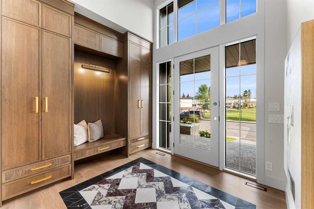2608 13 Avenue NW, Calgary — photo 2 of 50