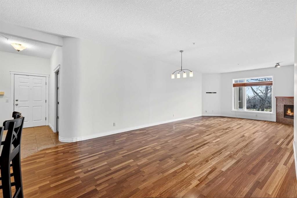 7304, 14 Hemlock Crescent SW, Calgary — photo 5 of 32