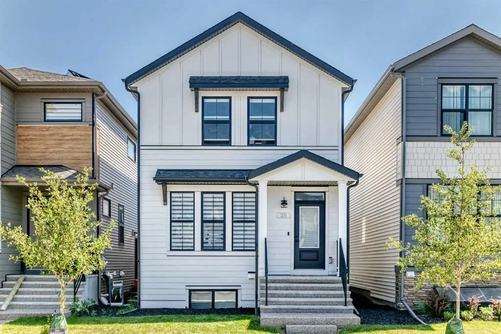 211 Silverton Glen Crescent SW, Calgary — main listing photo
