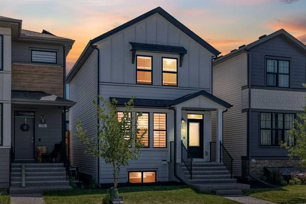211 Silverton Glen Crescent SW, Calgary — photo 2 of 40