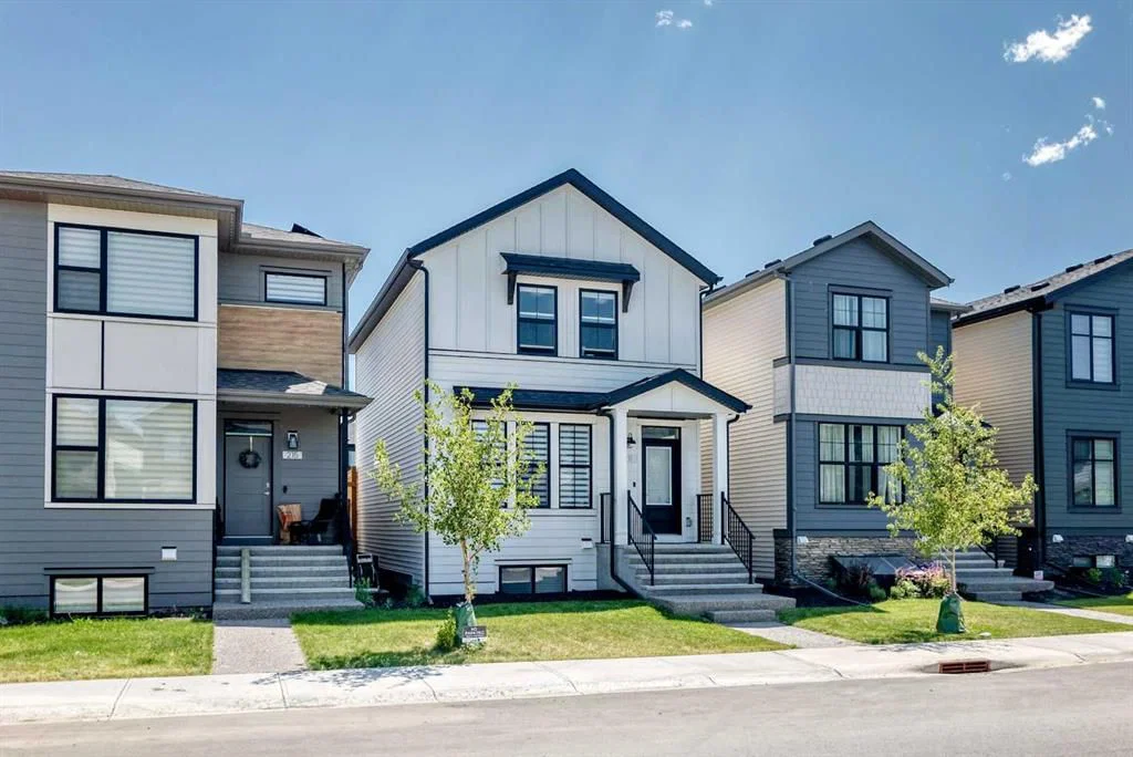 211 Silverton Glen Crescent SW, Calgary — photo 3 of 40