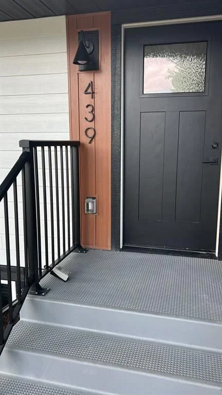 439 Arlington Drive SE, Calgary — photo 4 of 50