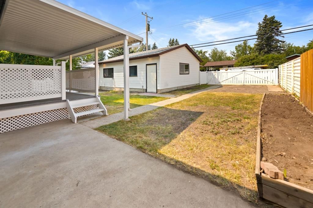 439 Arlington Drive SE, Calgary — photo 5 of 50