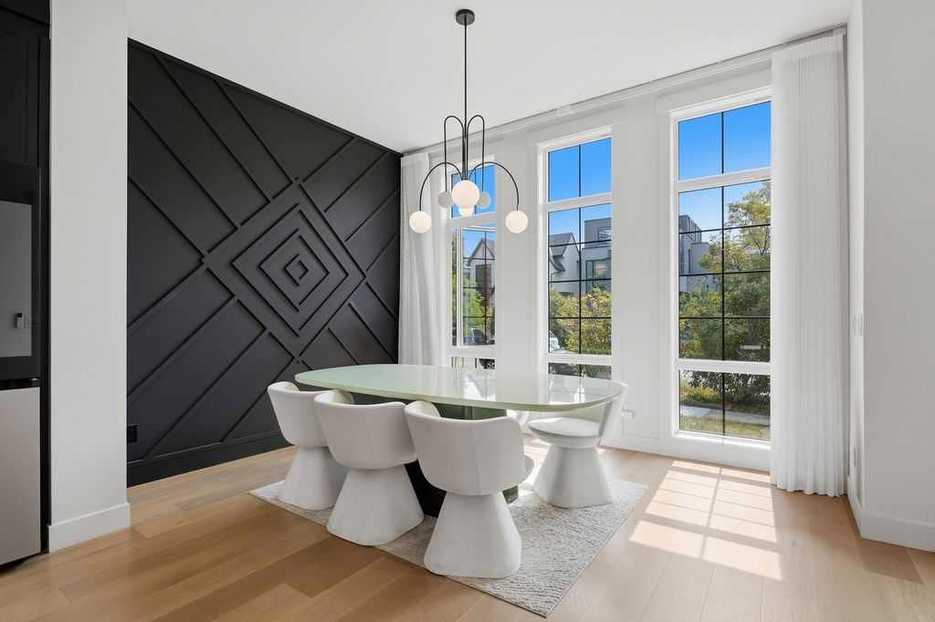 136 10 Avenue NW, Calgary — photo 3 of 38