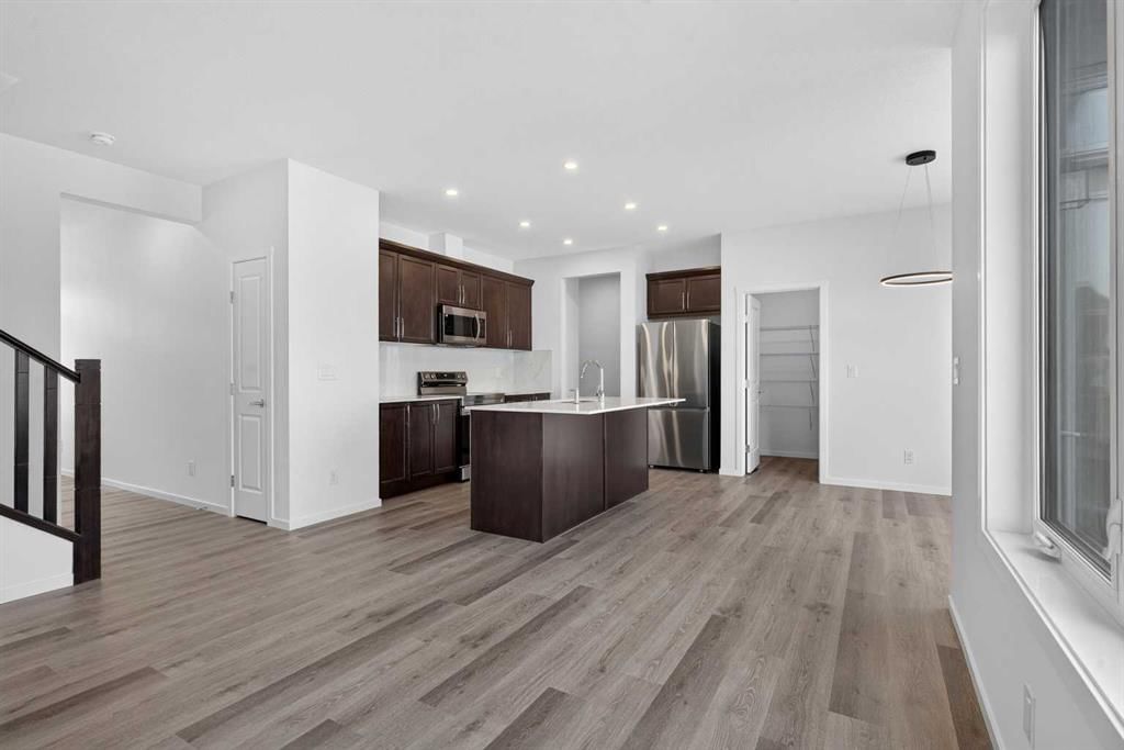 110 Yorkstone Villas SW, Calgary — photo 3 of 49